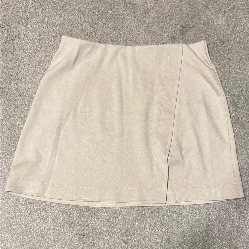 H&M Cream Elastic‎ Waist Mini Skirt Size M